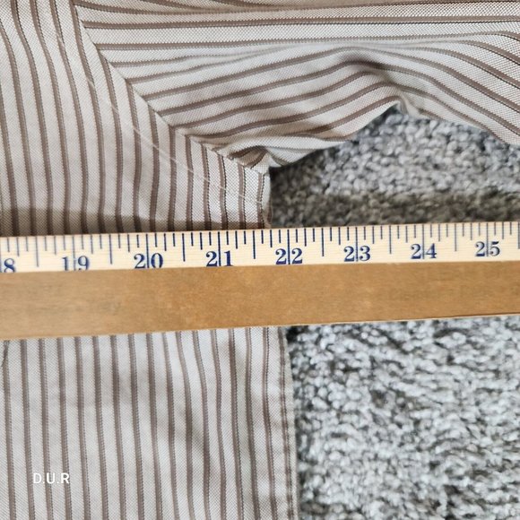 TravelSmart By Roundtree & Yorke Shirt Men's Medium‎ Long-Sleeve Brown Tan - Picture 9 of 12